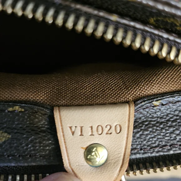 Louis Vuitton Brown Monogram Tote Bag - Picture 4 of 8